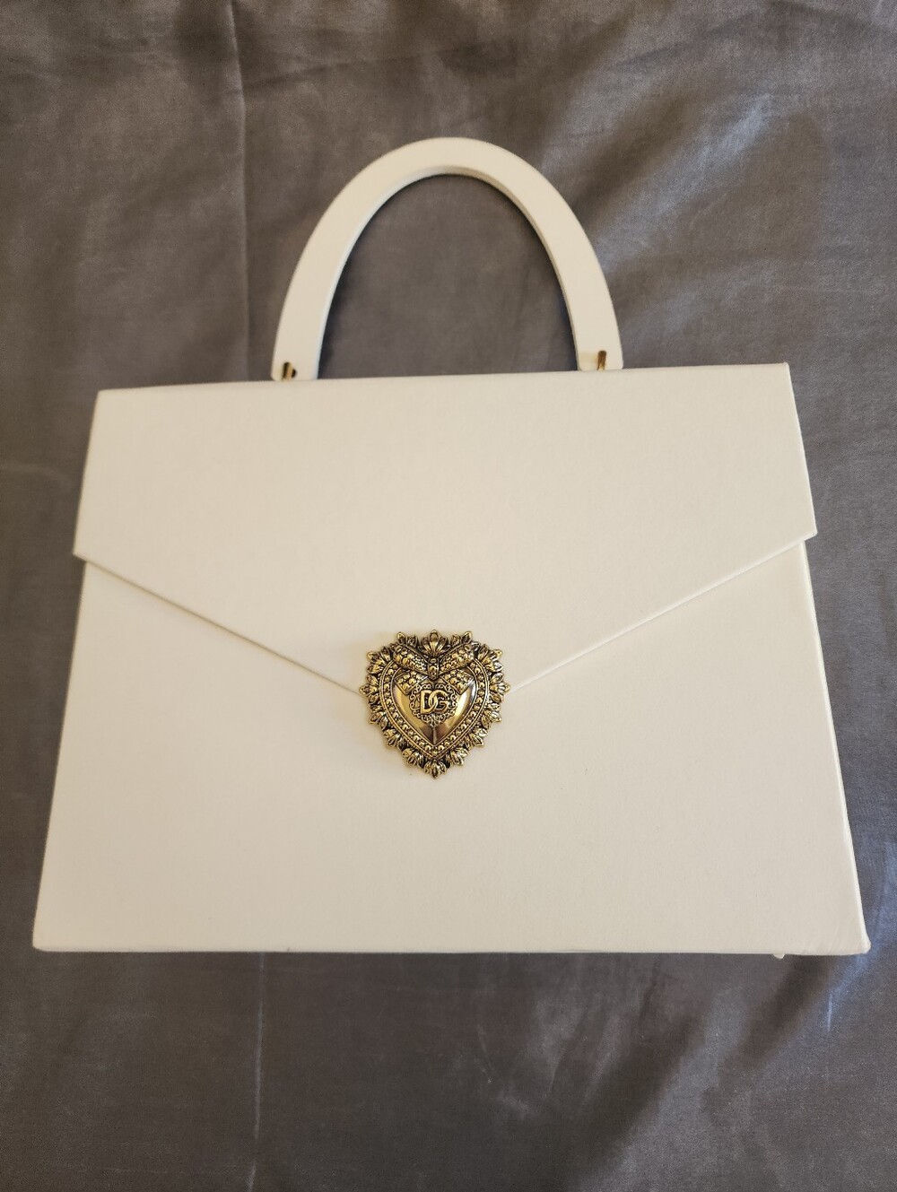 Elegant D&G Beauty-Devotion PAPER BAG- White Top-Handle W/Gold-Tone Heart Emblem